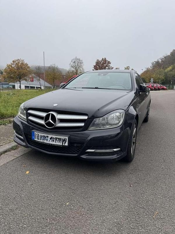 Schwarz Gebraucht 2011 Mercedes C220 Coupé | 5.000 € (Fairer Preis) - Bild 1/4