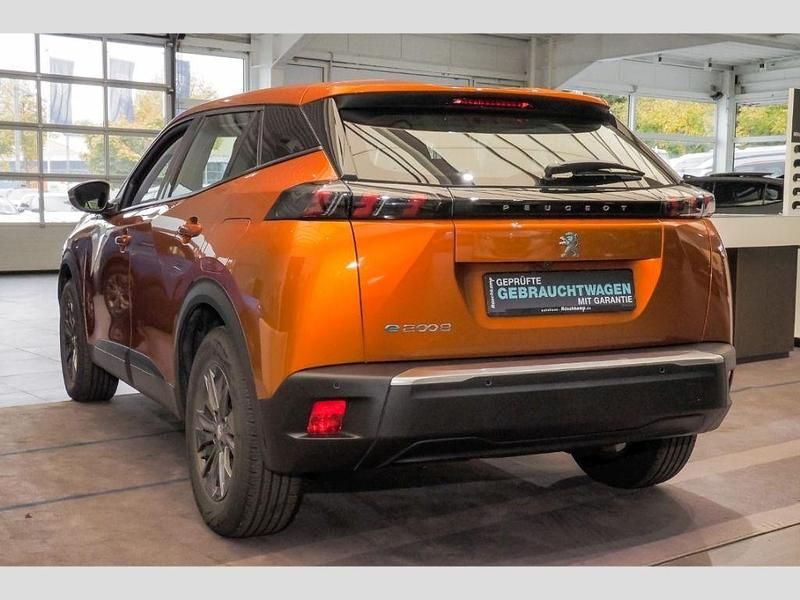 Gebraucht Peugeot e-2008 Active 100 kW (136 PS) 2021 Orange SUV