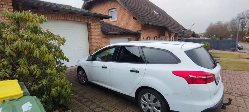 Gebraucht Ford Focus Ambiente 101 PS (74 kW) 2016 Weiß Kombi