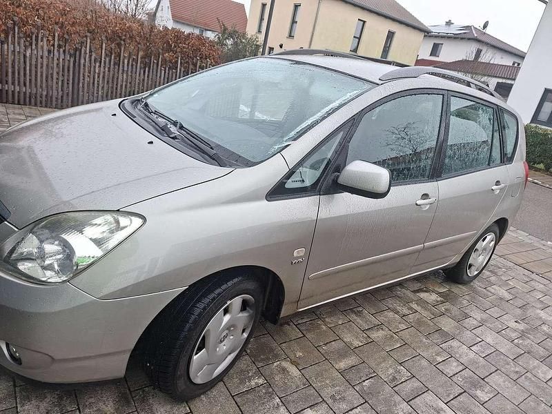 Grau Gebraucht 2004 Toyota Corolla Kombi | 2.399 € (Guter Preis) - Bild 1/4