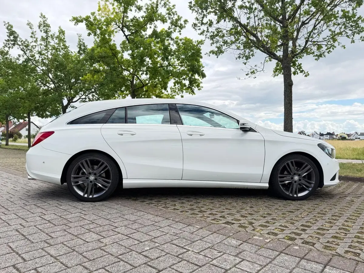 Gebraucht Mercedes CLA180 Shooting Brake 122 PS (89 kW) 2016 Weiß Kombi
