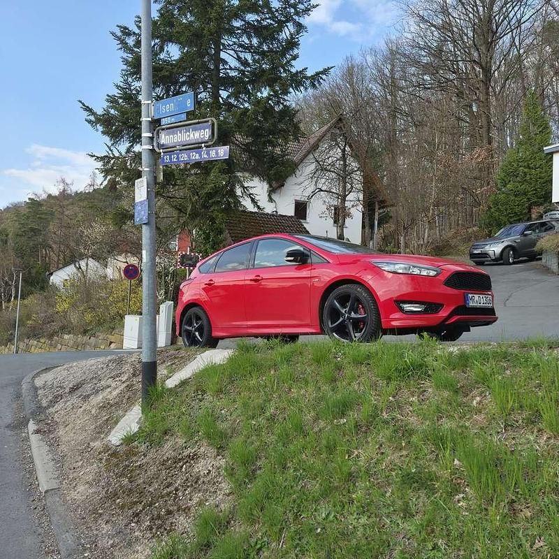 Gebraucht Ford Focus ST-Line 182 PS (133 kW) 2018 Rot Limousine