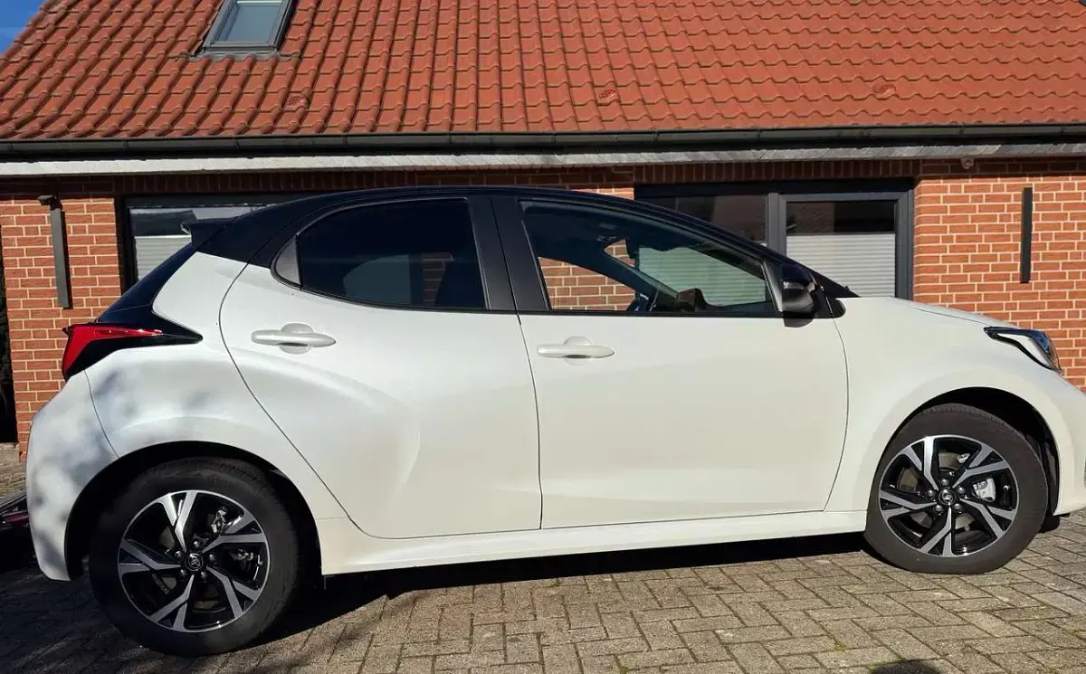 Gebraucht Toyota Yaris Hybrid 116 PS (85 kW) 2024 Weiß Kleinwagen