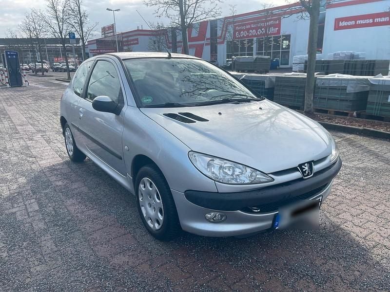 Gebraucht Peugeot 206 75 PS (55 kW) 2004 Silber Kleinwagen