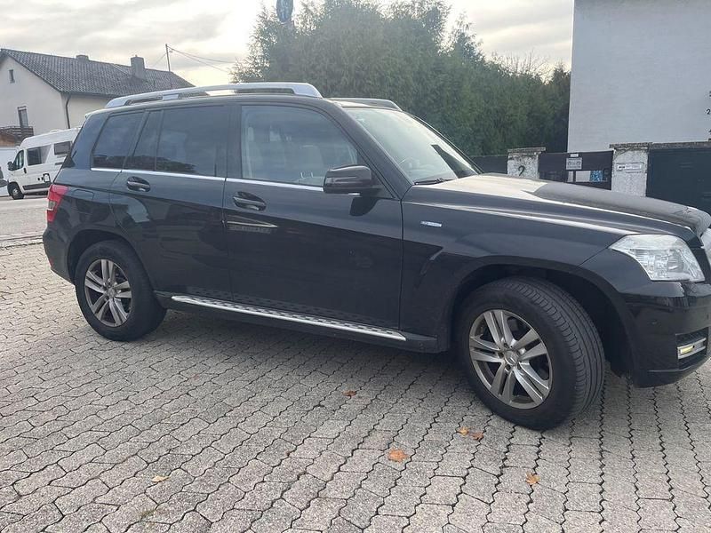 Schwarz Gebraucht 2012 Mercedes GLK250 SUV | 13.900 € (Fairer Preis) - Bild 1/4