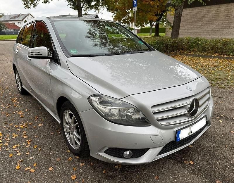 Polarsilber Gebraucht 2012 Mercedes B180 Van / Kleinbus | 7.450 € (Superpreis) - Bild 1/4