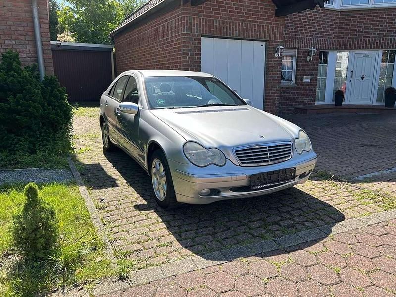 Gebraucht 2004 Mercedes C180 Elegance Limousine | 3.949 € (Etwas zu teuer) - Bild 1/4