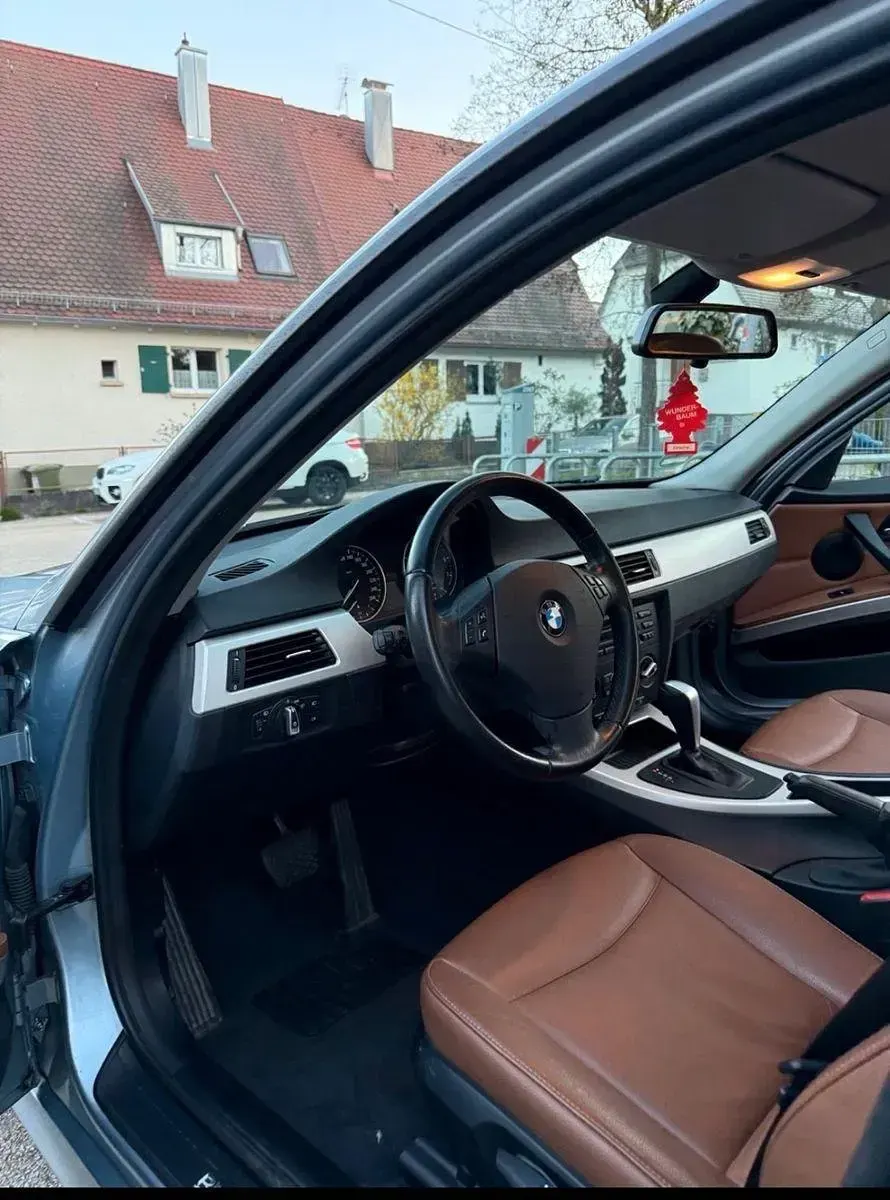 Gebraucht BMW 320 170 PS (125 kW) 2010 Braun Limousine