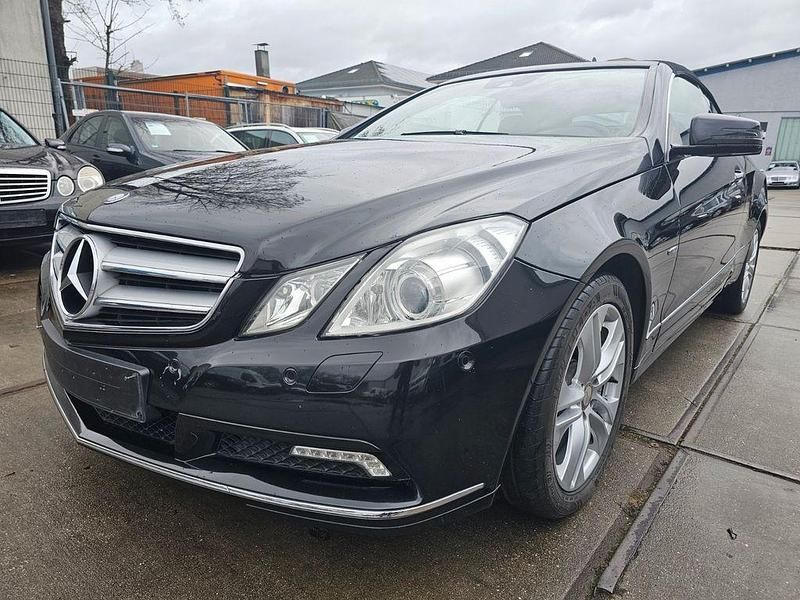 Gebraucht Mercedes E250 204 PS (150 kW) 2010 Schwarz Cabrio