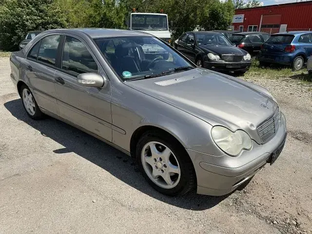 Gebraucht Mercedes C220 150 PS (110 kW) 2004 Cubanitsilber Limousine