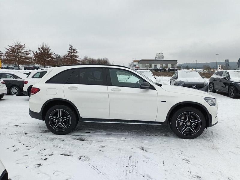 Gebraucht Mercedes GLC300e AMG 306 PS (225 kW) 2020 Designo diamantweiß bright SUV