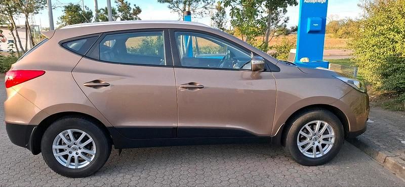 Beige Gebraucht 2014 Hyundai ix35 SUV | 8.800 € (Fairer Preis) - Bild 1/4