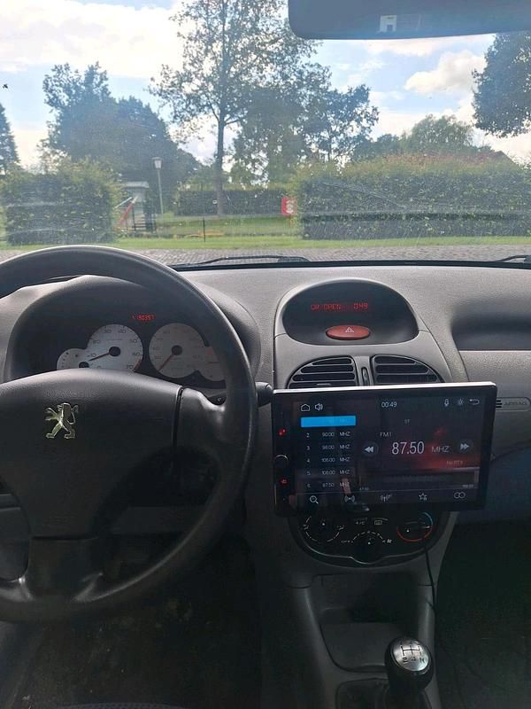 Schwarz Gebraucht 2002 Peugeot 206 Kleinwagen | 900 € (Fairer Preis) - Bild 1/4