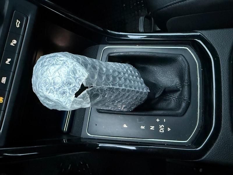 Gebraucht VW Touran 119 PS (87 kW) 2019 Schwarz Van / Kleinbus