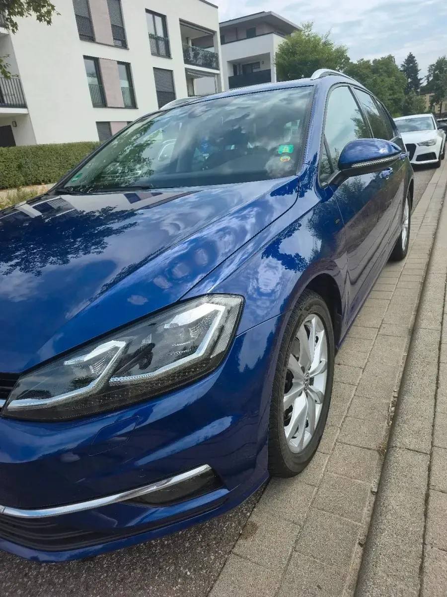 Gebraucht VW Golf VIII Comfortline 115 PS (84 kW) 2026 Blau Kombi