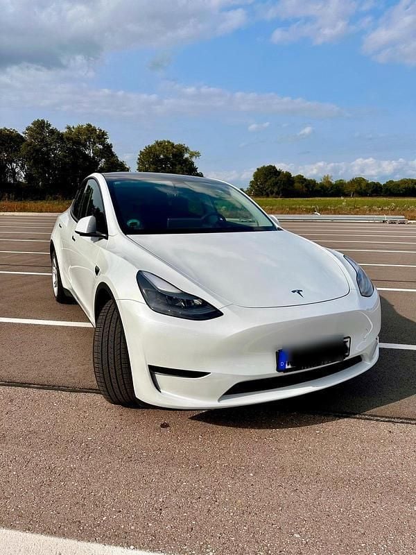 Weiß Gebraucht 2022 Tesla Model Y Long Range SUV | 35.499 € (Fairer Preis) - Bild 1/4