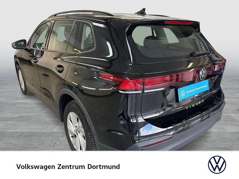 Gebraucht VW Tiguan Basis 150 PS (110 kW) 2025 Grenadillschwarz metallic SUV