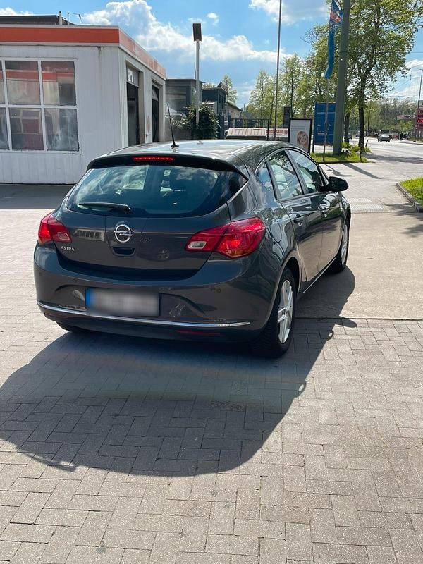 Gebraucht Opel Astra 116 PS (85 kW) 2015 Grau Limousine