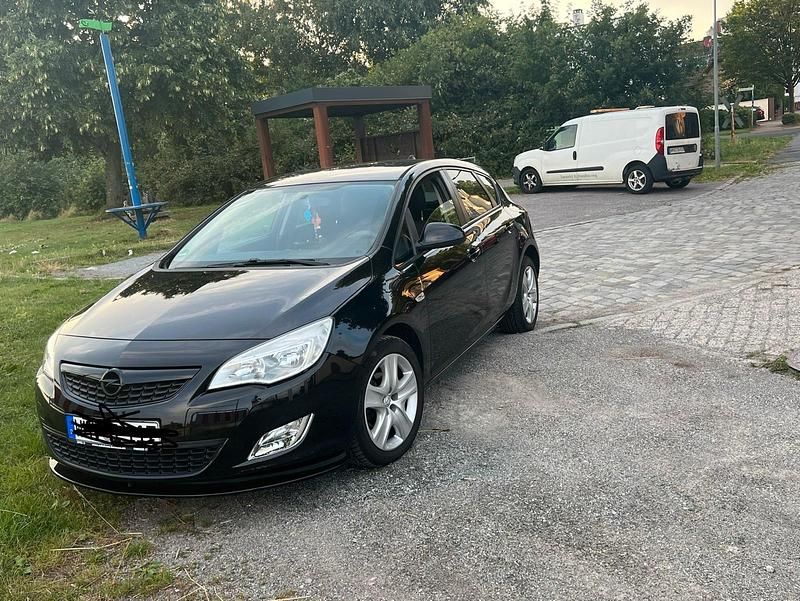 Schwarz Gebraucht 2011 Opel Astra Limousine | 4.000 € (Fairer Preis) - Bild 1/4