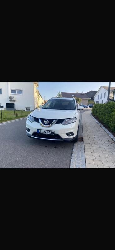 Weiß Gebraucht 2015 Nissan X-Trail SUV | 10.599 € (Guter Preis) - Bild 1/4