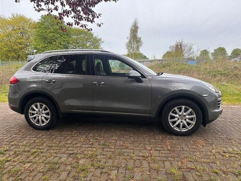 Gebraucht Porsche Cayenne 241 PS (177 kW) 2012 Silber SUV