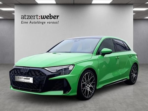 Grün (kyalamigrün) Neu 2025 Audi RS3 Sportback Comfort Kleinwagen | 66.000 € (Superpreis) - Bild 1/4
