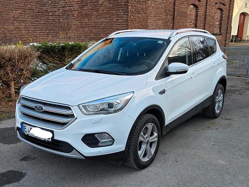Weiß Gebraucht 2019 Ford Kuga Cool & Connect SUV | 13.500 € (Superpreis) - Bild 1/4