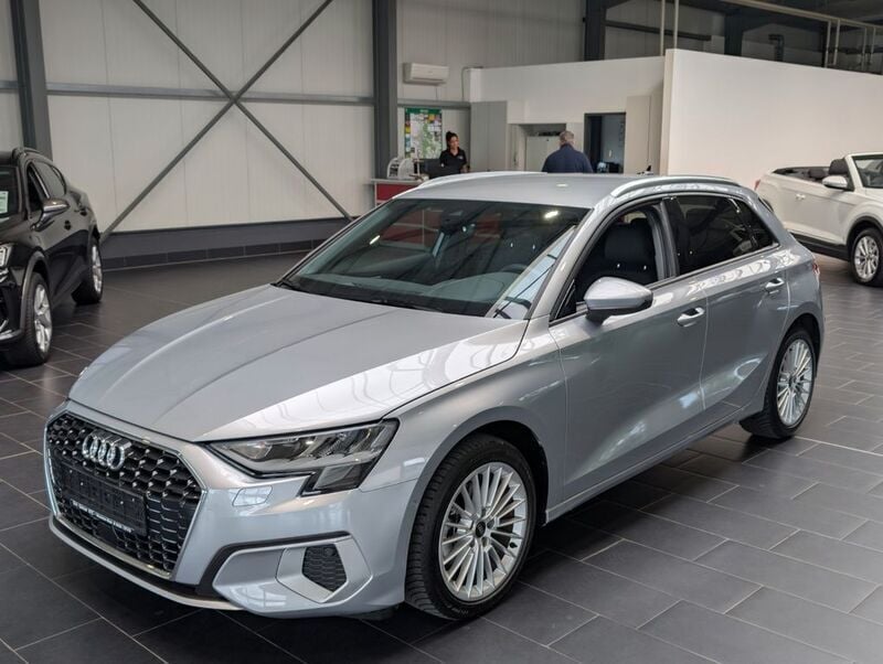 Silber Gebraucht 2023 Audi A3 Sportback Advanced Limousine | 28.900 € (Guter Preis) - Bild 1/4