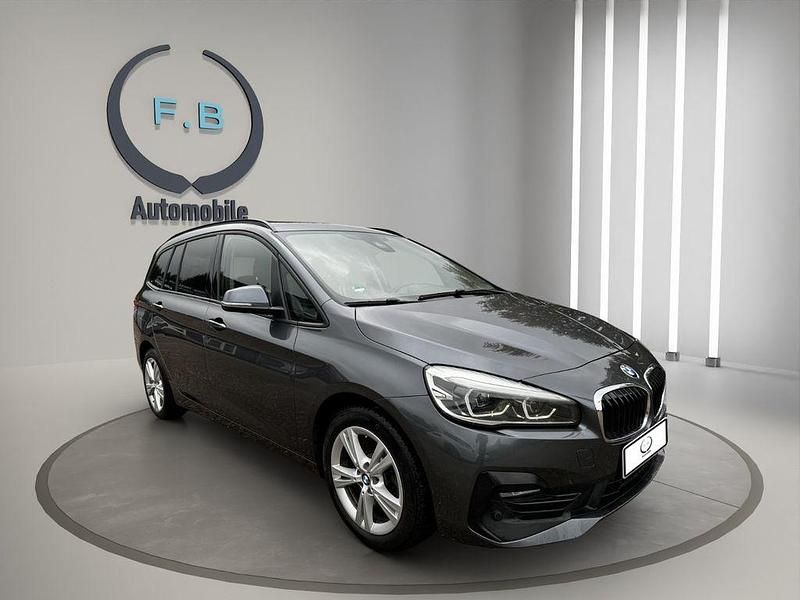 Mineralgrau metallic Gebraucht 2021 BMW 218 Sport Line Van / Kleinbus | 16.299 € - Bild 1/4