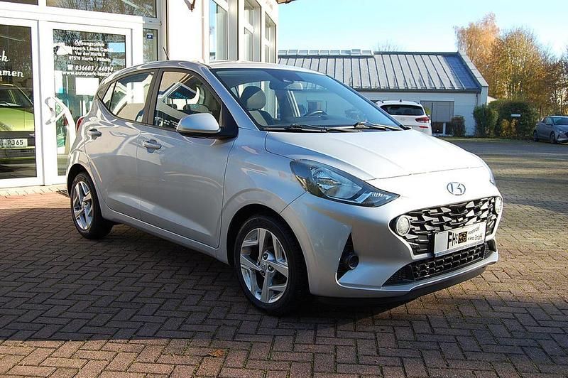 Silber Gebraucht 2020 Hyundai i10 Trend Kleinwagen | 12.190 € (Guter Preis) - Bild 1/4