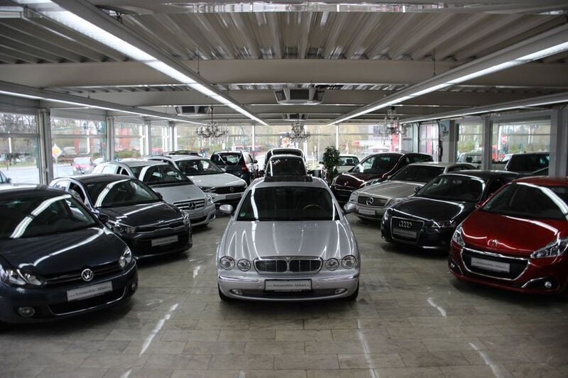 Grau Gebraucht 2003 Jaguar XJ8 Limousine | 7.950 € (Superpreis) - Bild 1/4