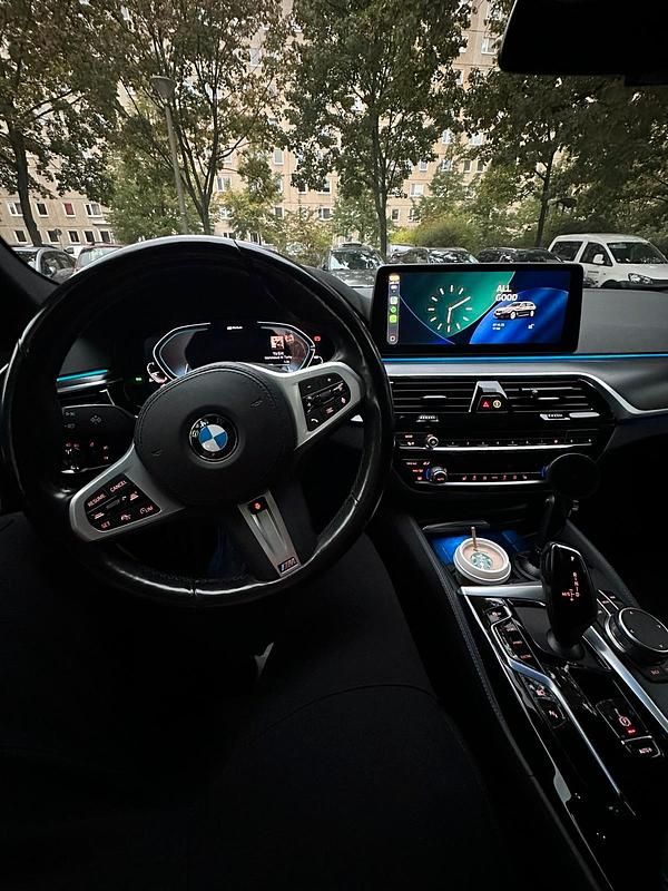 Gebraucht BMW 530 M Sport 292 PS (214 kW) 2021 Schwarz Kombi