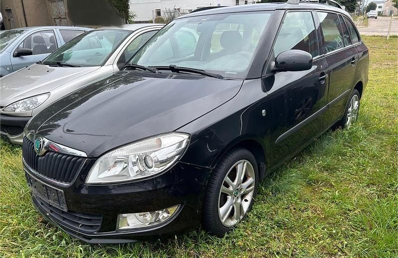 Schwarz Gebraucht 2011 Skoda Fabia Kombi | 1.750 € (Superpreis) - Bild 1/4