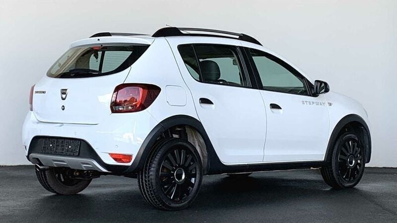 Gebraucht Dacia Sandero Celebration 90 PS (66 kW) 2017 Weiss/ arktisweiss / uni Kleinwagen