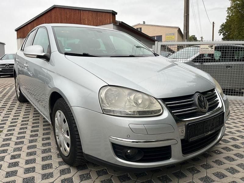 Silber Gebraucht 2009 VW Jetta Trendline Limousine | 4.400 € (Superpreis) - Bild 1/4