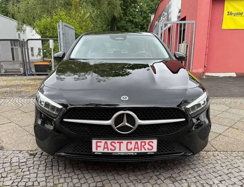 Gebraucht Mercedes A200 150 PS (110 kW) 2025 Schwarz Limousine