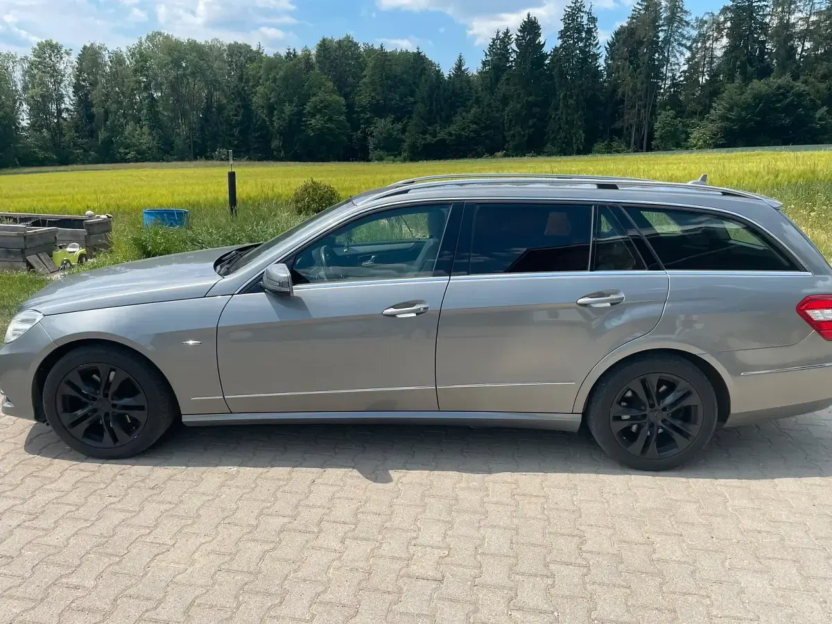 Gebraucht Mercedes E350 265 PS (194 kW) 2011 Grau Kombi