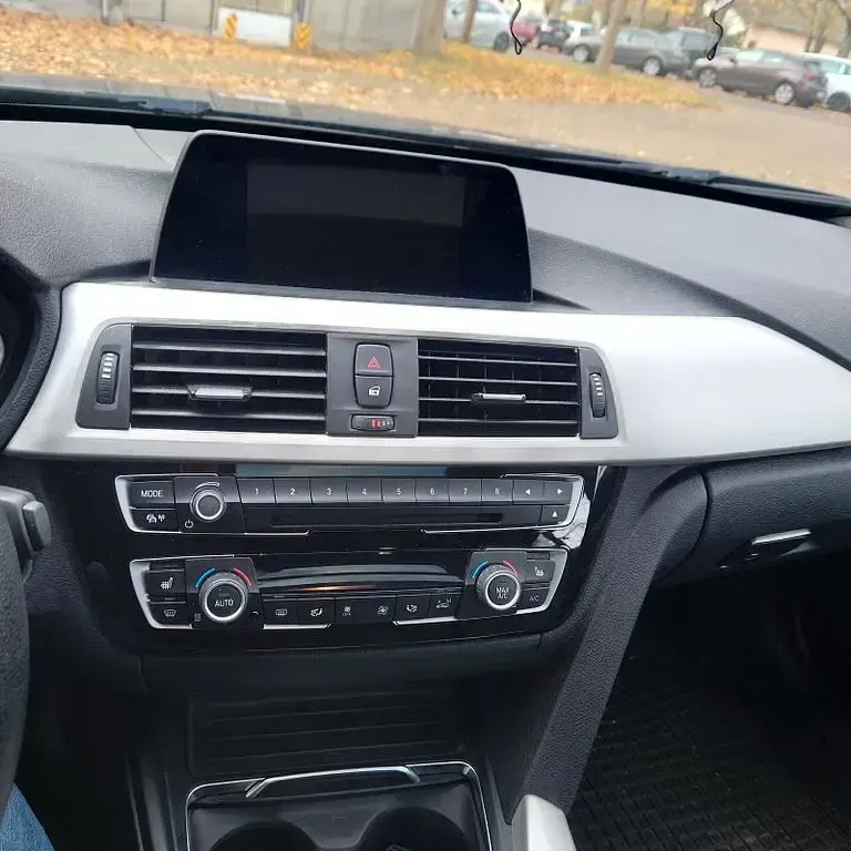 Używany BMW 320 163 KM (119 kW) 2016 Niebieski Sedan/Limuzyna