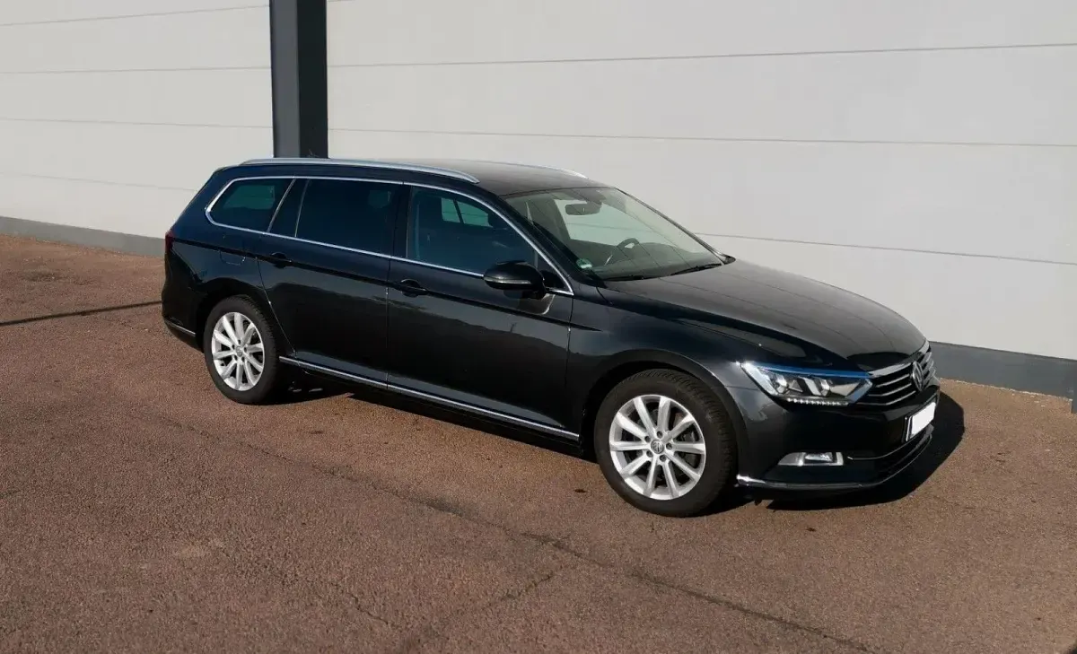 Gebraucht VW Passat Highline 150 PS (110 kW) 2018 Grau Kombi