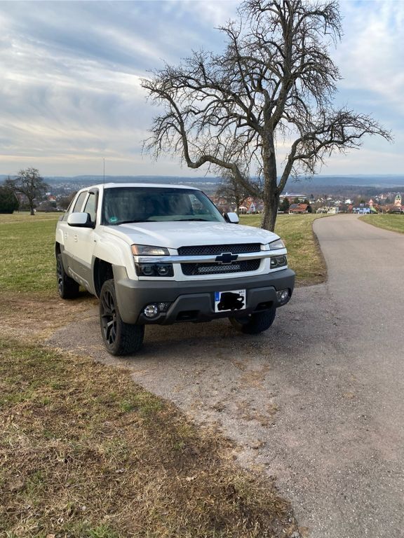 Weiß Gebraucht 2002 Chevrolet Avalanche SUV | 13.999 € - Bild 1/4