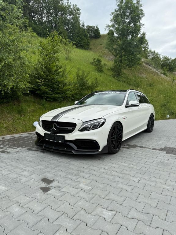 Weiß Gebraucht 2016 Mercedes C63 AMG AMG Limousine | 49.999 € - Bild 1/4