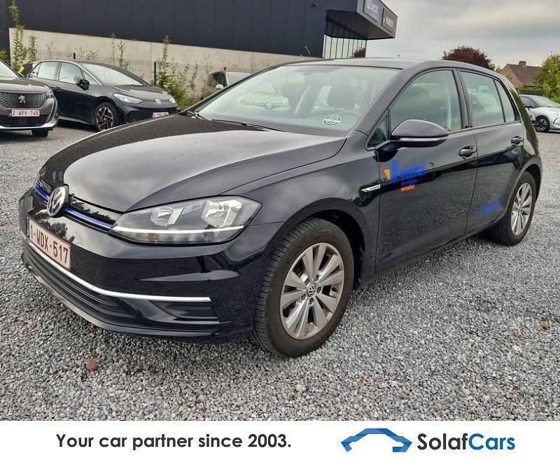 Grau Gebraucht 2019 VW Golf VII Comfortline Limousine | 11.900 € (Superpreis) - Bild 1/4