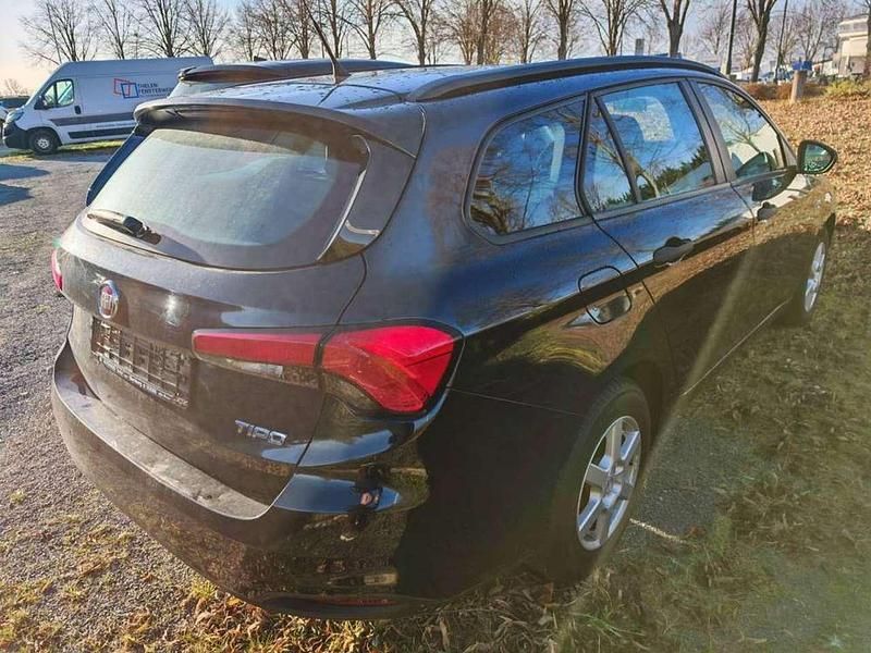 Gebraucht Fiat Tipo Pop 95 PS (69 kW) 2017 Cinema schwarz metallic Kombi