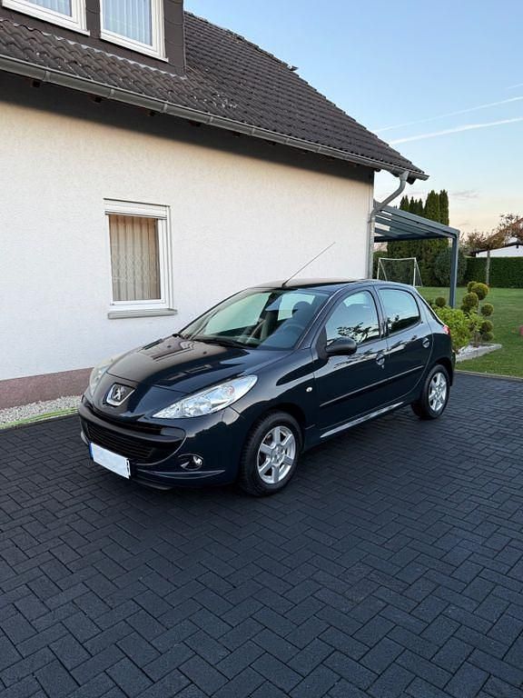 Gebraucht Peugeot 206+ 60 PS (44 kW) 2010 Grau Kleinwagen