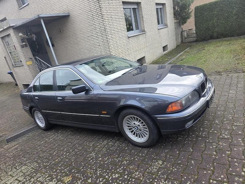 Gebraucht BMW 528 193 PS (141 kW) 1997 Grau Limousine