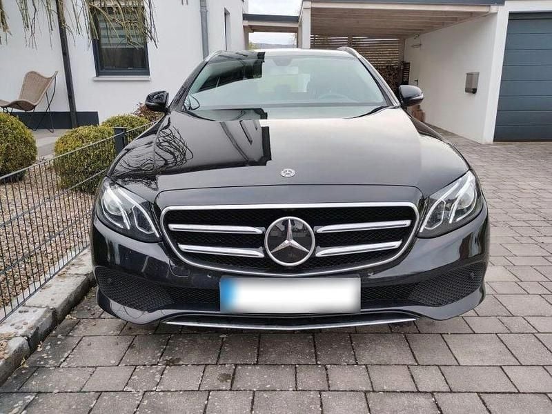 Second-hand Mercedes E200 150 CP (110 kW) 2019 Negru Break