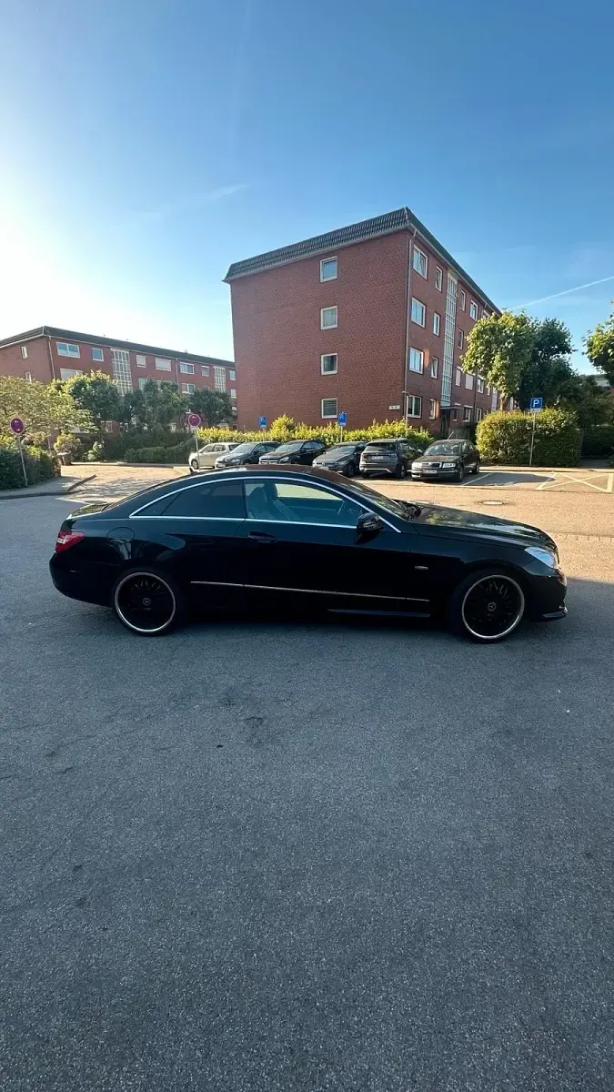 Gebraucht Mercedes E350 265 PS (194 kW) 2011 Schwarz Coupé