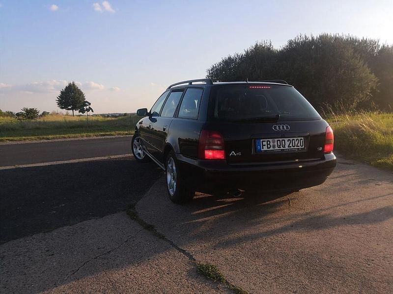 Gebraucht Audi A4 125 PS (91 kW) 1996 Violet Kombi