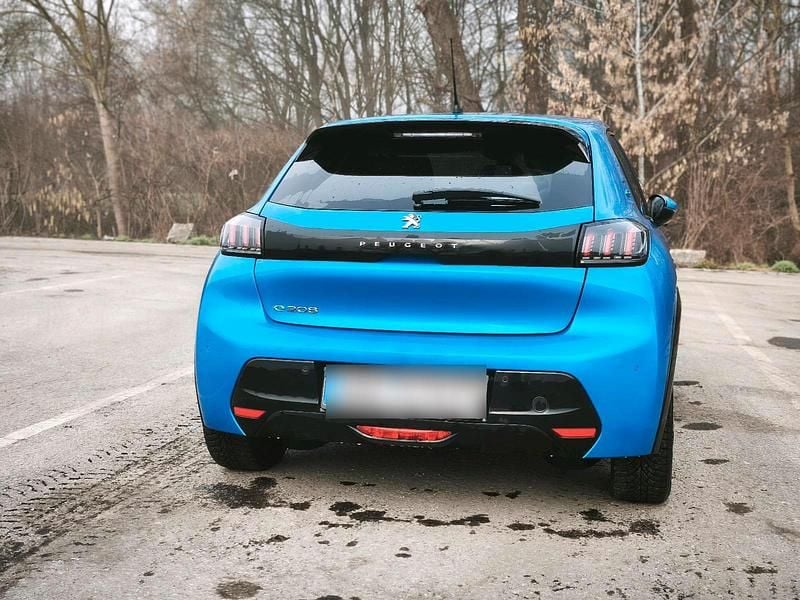 Gebraucht Peugeot e-208 Allure 100 kW (136 PS) 2021 Blau Kleinwagen