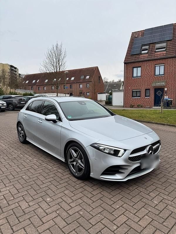 Gebraucht Mercedes A180 AMG line 136 PS (100 kW) 2022 Silber Limousine